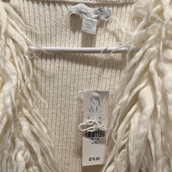 New with Tags New York & Company Ombre Grey and Cream Faux Fur Sweater Vest - Picture 3 of 4